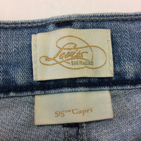 Levi's 515 Women's Denim Capri Light Wash Blue Jeans Cuffed Size 8 (32x20.5) - Picture 3 of 8
